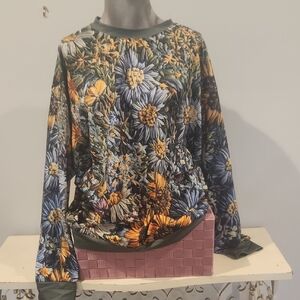 Woman's Pullover Top.  Never Worn, No Tags.